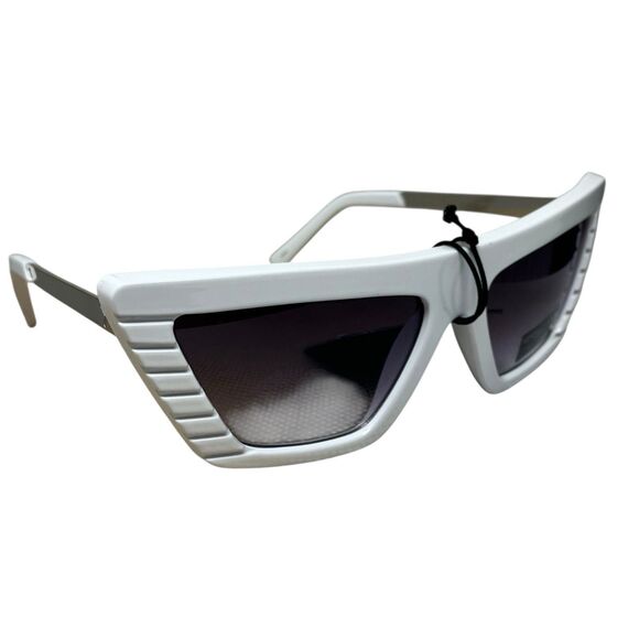 Kendall & Kylie Sunglasses Adult White Cateye Futuristic Pointed Y2K Costume NEW - Picture 2 of 7